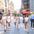 Un grupo de mujeres, este lunes, en Londres.