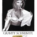 10 años después, vuelve Eva Herzigova desafiando a la gravedad.