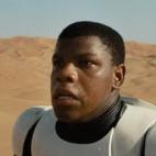 El tráiler nos sitúa en Tatooine, justo donde comenzó esta gran saga donde vemos a John Boyega vestido de soldado imperial en, al parecer, una situación delicada. Los fans creen que es un infiltrado, ya que los soldados imperiales deberían ...
