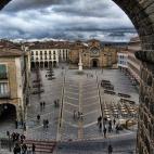 Para los amantes del Medievo, Ávila es un tesoro. Es la ciudad amurallada mejor conservada de España y en su interior iglesias, conventos y monumentos pueblan sus preciosas calles. Y sí, hay que mencionarlo: ¡en Ávila se come el mejor chule...