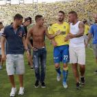 5c8af5e4240000f7054cb8f3