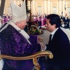 Matas también cultivó mucho las relaciones con la Iglesia y encabezó la delegación española en 2001 -entonces era ministro de Medio Ambiente- que acudió a la beatificación de 233 personas, "mártires de la fe", que murieron en la Guerra Civil.