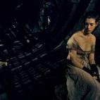 Película: Los miserables (2012) Fantine, una prostituta con tuberculosis. Peso: Hathaway perdió 11 kilos, 4,5 antes del rodaje y 6,5 durante la grabación. Ganó el Oscar a la mejor actriz de reparto por esta interpretación.