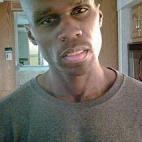 Película: All Things Fall Apart (2011) Deon, un jugador de fútbol que lucha contra el cáncer. Peso: Perdió más de 25 kilos para meterse en el papel.