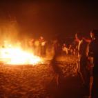 La noche de San Juan en Málaga adquiere un cariz más religioso. En este caso, los asistentes a las hogueras hacen mucho más que saltarlas, pues las utilizan para quemar pequeños muñecos llamados Juás que representan a Judas Iscariote. Eso ...