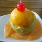 ¿Te sobra macedonia o tienes algo de fruta a punto de pasarse? Esta receta tan pintona (y rápida) es la solución perfecta.