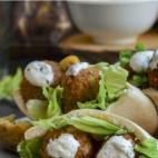 A muchos (sobre todo niños) les cuesta tomar legumbres, pero el falafel es una forma muy fácil de tomar garbanzos. Y están deliciosos.