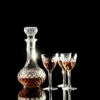 Es obvio, así que, no se ocurra meterlo al lavavajillas. El cristal es muy sensible al calor y al detergente.