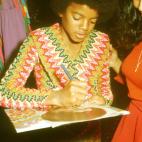 Jackson, firmando autógrafos en diciembre de 1971.