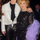 En un tributo a sus 30 años de carrera, junto a Elizabeth Taylor.