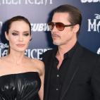 Angelina Jolie and Brad Pitt arrive for the world premiere of Disney's 'Maleficent,' May 28, 2014, at El Capitan Theatre in Hollywood, California. AFP PHOTO / ROBYN BECK (Photo credit should read ROBYN BECK/AFP/Getty Images)