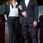 US actor Brad Pitt (R) and his wife Angelina Jolie arrive on the red carpet for the BAFTA British Academy Film Awards at the Royal Opera House in London on February 16, 2014. AFP PHOTO / ANDREW COWIE (Photo credit should read ANDREW COWIE...