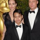 Actress Angelina Jolie, Maddox Jolie-Pitt (C) and actor Brad Pitt arrive for the 2013 Governors Awards, presented by the American Academy of Motion Picture Arts and Sciences (AMPAS), at the Grand Ballroom of the Hollywood and Highland Center in ...