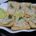 La autora lo hace con Thermomix, pero la tengas o no podrás conseguirlo triturando los ingredientes con cuidado. Mira aquí cómo preparar la receta.