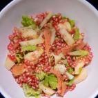 Ingredientes: unas hojas de lechuga, una pera o dos, media granada, una cu&ntilde;ita de queso manchego curado o semicurado, un par de lonchas de salm&oacute;n ahumado o marinado y aceite de oliva, sal, vinagre, mostaza y miel. Opcional: za...
