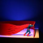 Esta es una de las piezas más conceptuales de la muestra. El concepto son los obstáculos que cada uno se va creando a lo largo de la vida y contra los que luchar más tarde es difícil porque constituyen parte de nuestra propia esencia, según...