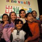 Si los hacíamos en el cole, tampoco habremos perdido las habilidades. Y un póster bonito, con letras y fotografías o una frase elegida, pueden emocionar a cualquiera.