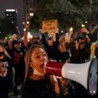 5f6d9f2f280000ca1f9d351a