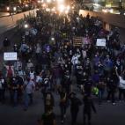 5f6d9f2b280000c21f9d3519