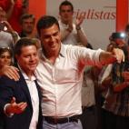 El presidente de Castilla-La Mancha, Emiliano García-Page, y el ex líder del PSOE en un acto con motivos de las elecciones autonómicas y municipales de mayo de 2015. El toledano sería otro de los que presentarían su dimisión contra Sánche...