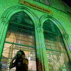 5f6d9f0c240000a21e1ede8c