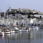 "Barco, playa y casa de lujo". Este es el resumen del paso de Correa por la isla pitiusa, según Peñas. Los paseos en yate eran frecuentes y el exconcejal no hizo grabaciones esos días ya que solían ir en bañador y no podía esconder el disp...