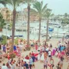 Los ricos más ricos tiene especial predilección en España por Sotogrande, en Cádiz. Es la urbanización más exclusiva del sur, detesta los oropeles de Marbella, no quieren fotógrafos. Este era uno de los lugares frecuentados por Correa y s...