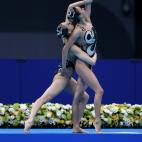 Xuechen Huang y Wenyan Sun iniciaron la exhibición china con una postura que imitaba a una serpiente