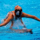 Nuria Diosdado alza a Joana Jiménez sobre el agua en la actuación de México