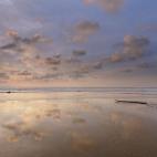 El periplo por la costa vasca llegará también a la pequeña cala de playa Muriola, también conocida como La Cantera. La belleza natural de este paraje frecuentado por surferos hizo que fuese elegido como uno de los lugares de rodaje de Juego ...