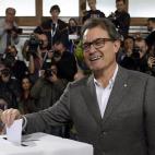Vota el presidente de la Generalitat, Artur Mas.