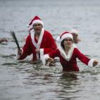 Baño tradicional en el lago Oranke, Berlín. (AP Photo/Markus Schreiber)