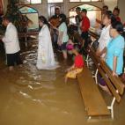 Fieles cristianos en Bandung, al oeste de la isla de Java (AFP PHOTO / TIMUR MATAHARI)