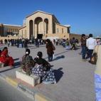 Inmigrantes que viven Kuwait acuden a misa en la Catedral de la Sagrada Familia de Kuwait City. (YASSER AL-ZAYYAT/AFP/Getty Images)