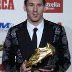 Lionel Messi recibió el miércoles su tercera Bota de Oro como máximo goleador de las ligas europeas la temporada pasada