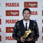 Lionel Messi recibió el miércoles su tercera Bota de Oro como máximo goleador de las ligas europeas la temporada pasada