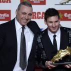 Lionel Messi recibió el miércoles su tercera Bota de Oro como máximo goleador de las ligas europeas la temporada pasada