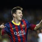 El argentino Lionel Messi celebra tras marcar un gol para el Barcelona en la victoria 3-2 ante Sevilla el sábado 14 de septiembre de 2013 (AP Foto/Emilio Morenatti)