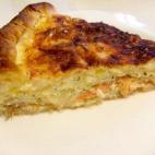 ... también puedes convertirlo en quiche de salmón con puerro y cebolla.