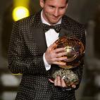 ZURICH, SWITZERLAND - JANUARY 07: Lionel Messi of Argentina receives the FIFA Ballon d'Or 2012 trophy on January 7, 2013 in Zurich, Switzerland. (Photo by Christof Koepsel/Getty Images)
