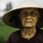 Agricultora de arroz en un pueblo de Vietnam.