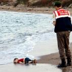 Aunque la mayoría de los refugiados se han quedado en la región, cientos de miles han emprendido un peligroso viaje a Europa. No todos han conseguido llegar con vida a la otra orilla.