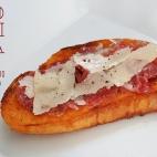 Aquí tienes cómo preparar la torrija y éstos son los pasos para el carpaccio de presa ibérica.