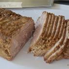 Sólo se necesita bacon ahumado, 1/2 kg pechuga de pollo y caramelo líquido.