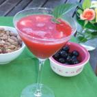 Se necesitan fresas, martini seco, ginebra, hojas de menta, azúcar y una naranja. Aquí tienes la receta.