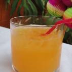 Hecho con Tanqueray, lima, naranja, azúcar blanca y soda. Éste es el método de preparación.