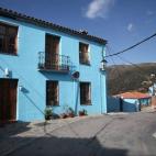 Todo es azul, y también esta casa. En Júzcar, a 25 minutos de Ronda (Málaga)