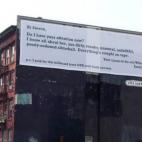 "Hola Steven, ¿Tengo ahora tu atención? Sé todo sobre ella, tú sucio, astuto, inmoral, infiel, mal dotado saco de grasa. Todo está grabado en una cinta. Tu (pronto ex) mujer, Emily. P.P. Pagué este anuncio de nuestra cuenta de banco co...