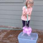 Un gif, un vídeo y unas cuantas fotos dieron ideas a todos aquellos con una manguera cerca.