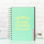 ...y por dentro: con un montón de cosas por hacer, notas, recordatorios, escapadas... Cuesta 15,90€ y se puede comprar en la tienda online de Mr Wonderful.